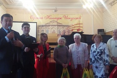 Депутаты поздравили учителей Оренбуржья